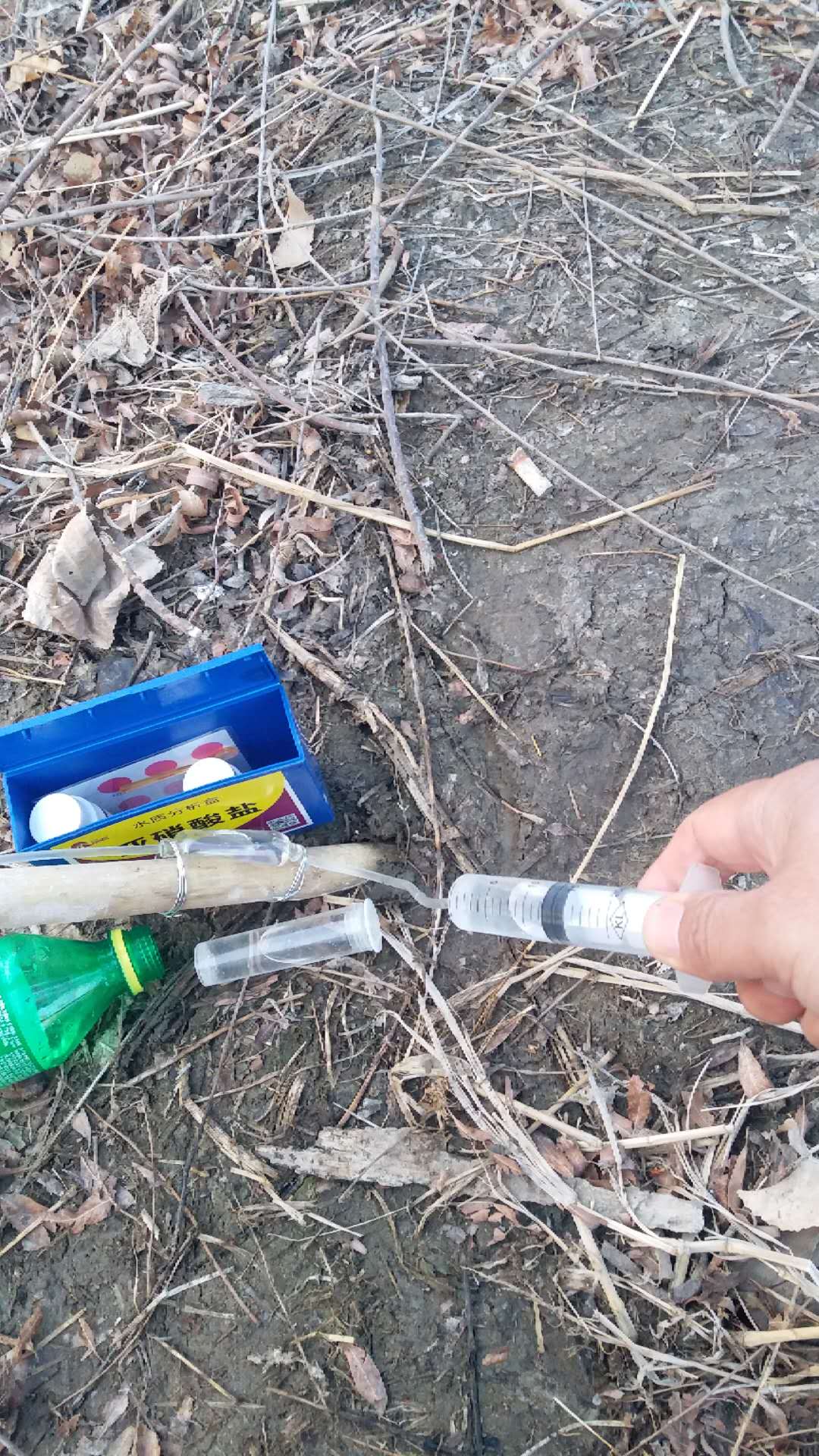 二力河蟹教您如何取蟹塘底層水